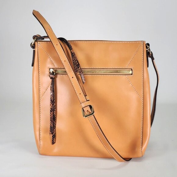 G.I.L.I. Handbags - NWOT G.I.L.I. Women's Honey Brown Leather Flat Double Zip Crossbody 1438